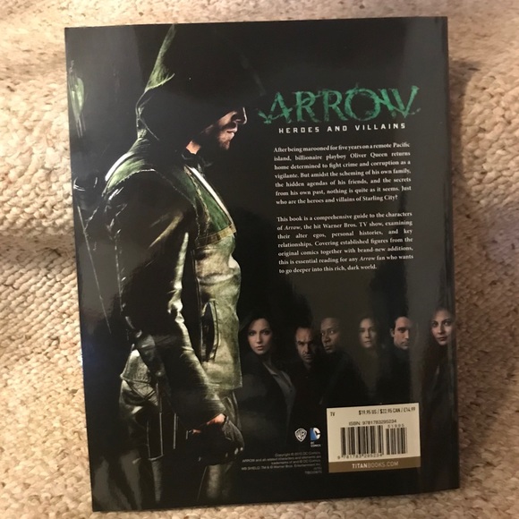 Book (Softback): Arrow; Heroes and Villains - Picture 3 of 12
